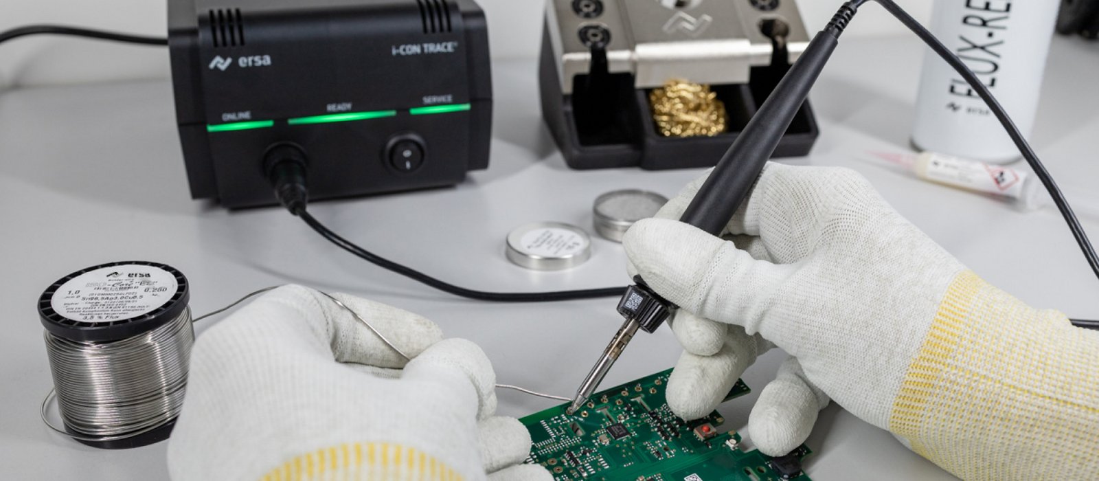 New product for greater control and traceability, including mobile APP: GREEN MEANS GO. When all conditions for the assigned soldering task are met, the LED of the i-CON TRACE displays a green light and the user can start soldering